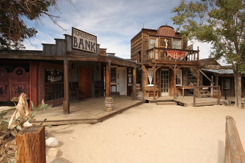  Pioneertown california saloon and bath house