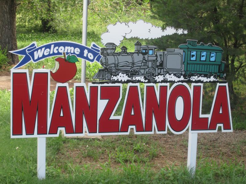  Manzanola, C O, welcome sign I M G 5645