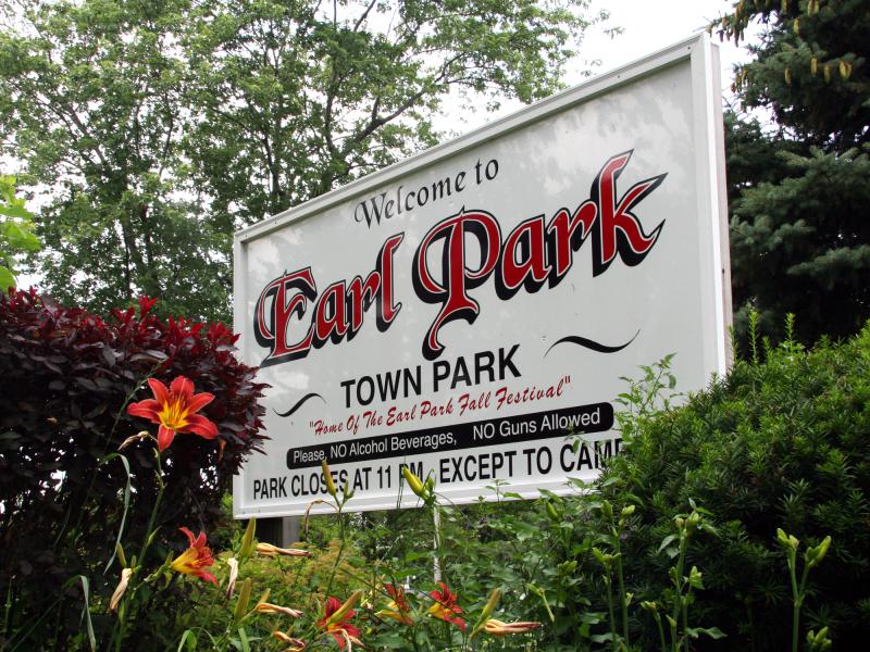  Earl Park, Indiana park sign