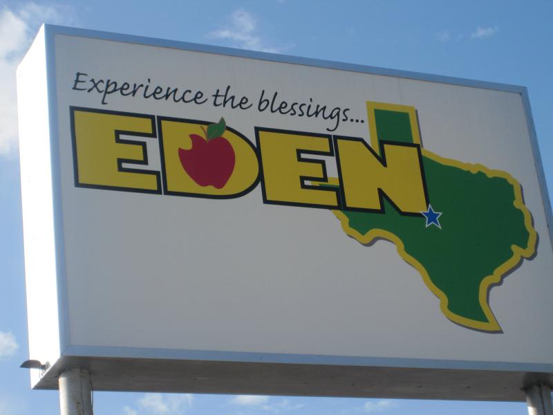  Eden, T X, welcome sign I M G 4385