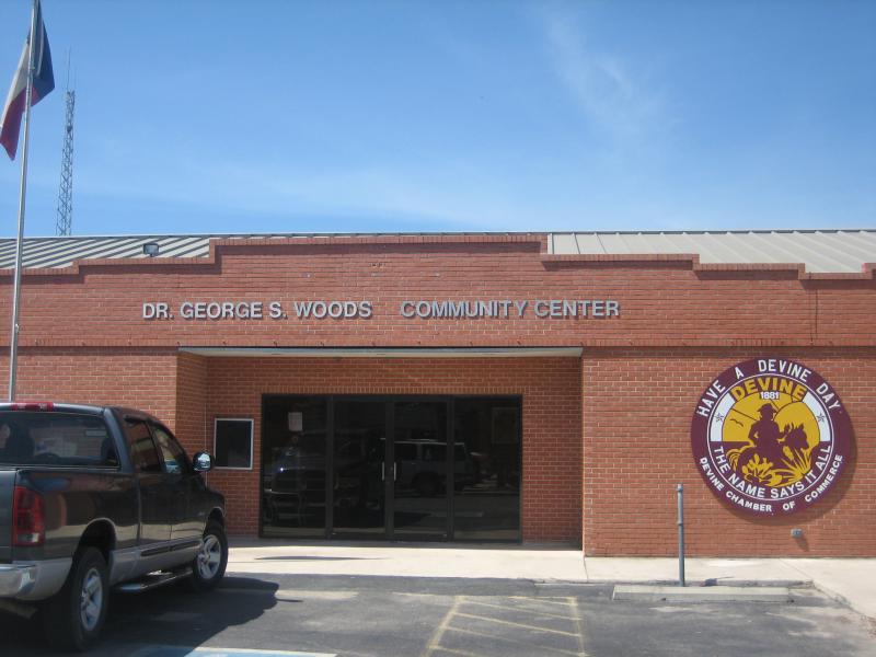  Dr. George S. Woods Community Center in Devine, T X I M G 0496