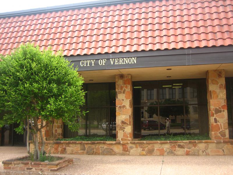  Vernon, T X City Hall Picture 2207